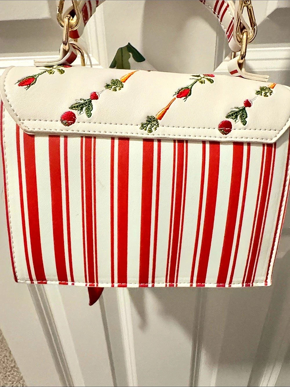Betsey Johnson XOMYLO2 Vegetable Garden Crossbody Bag Shoulder Bag, Red & White - Picture 3 of 6